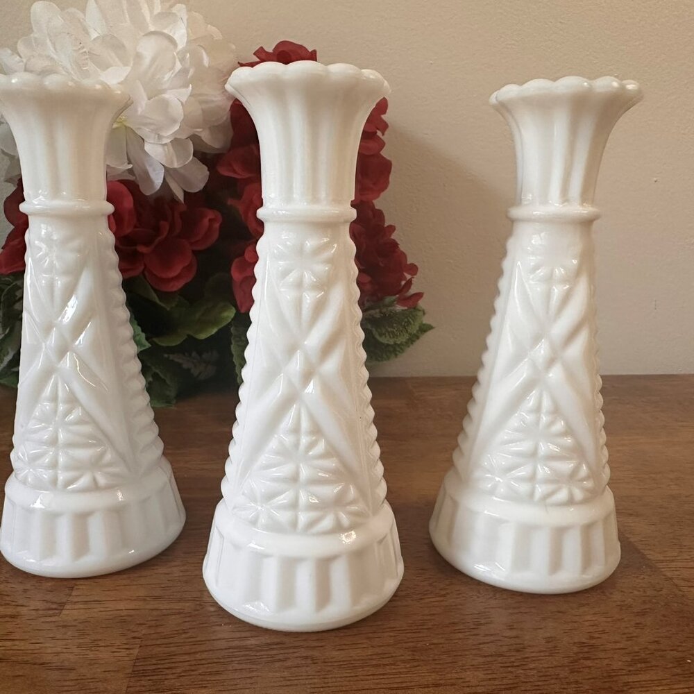 Set‎ of 3 Milk Glass Bud Vases Diamond Point and Scalloped Edge Vintage Wedding